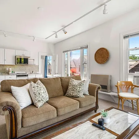 Appartamento Steps From Nightlife Dining & Shopping